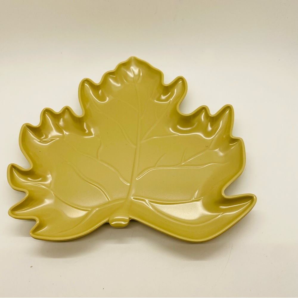 NWT Hallmark Melamine Leaf Serving/Salad Plates Taupe 8” x 8”